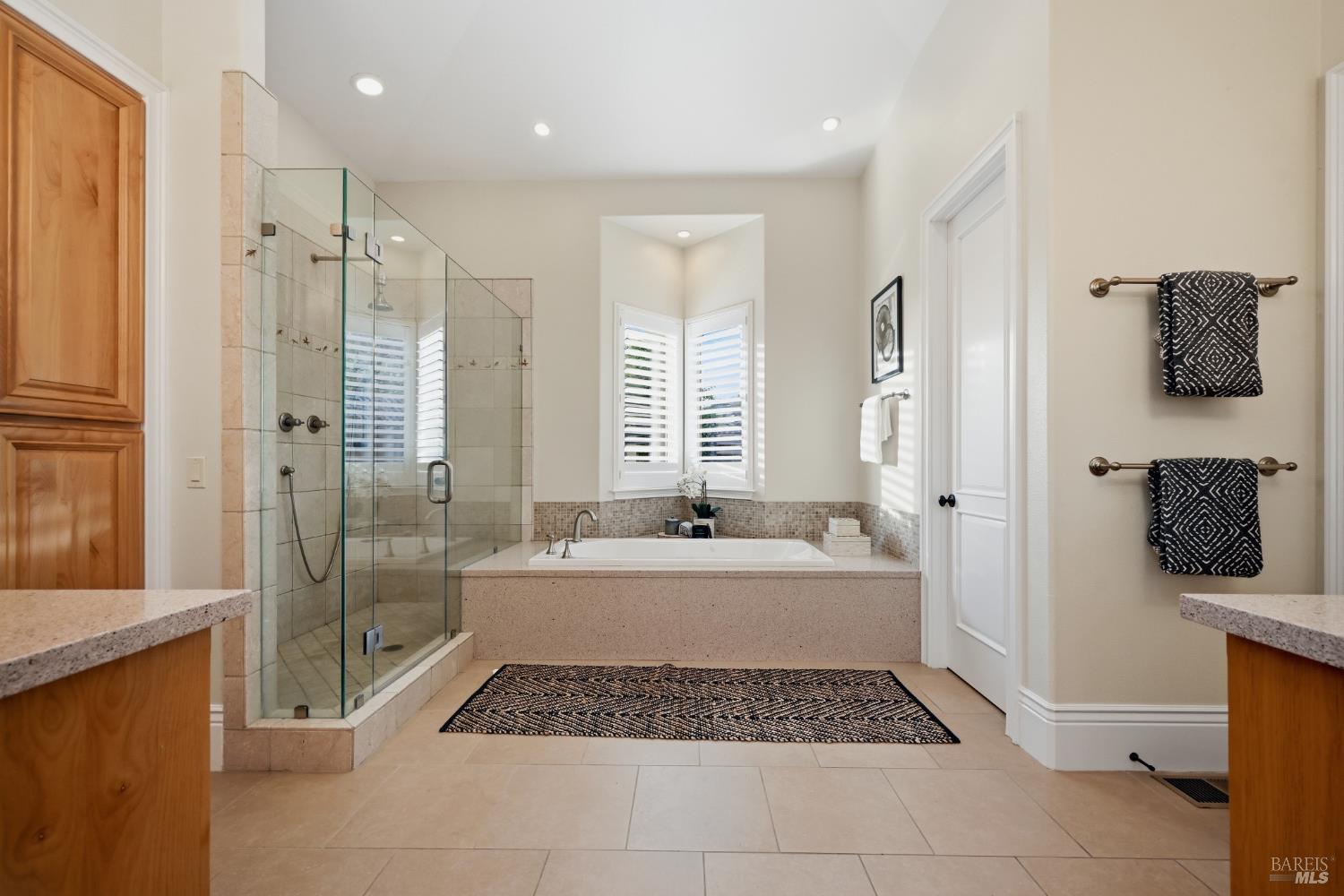 5905 Sunhawk Drive
