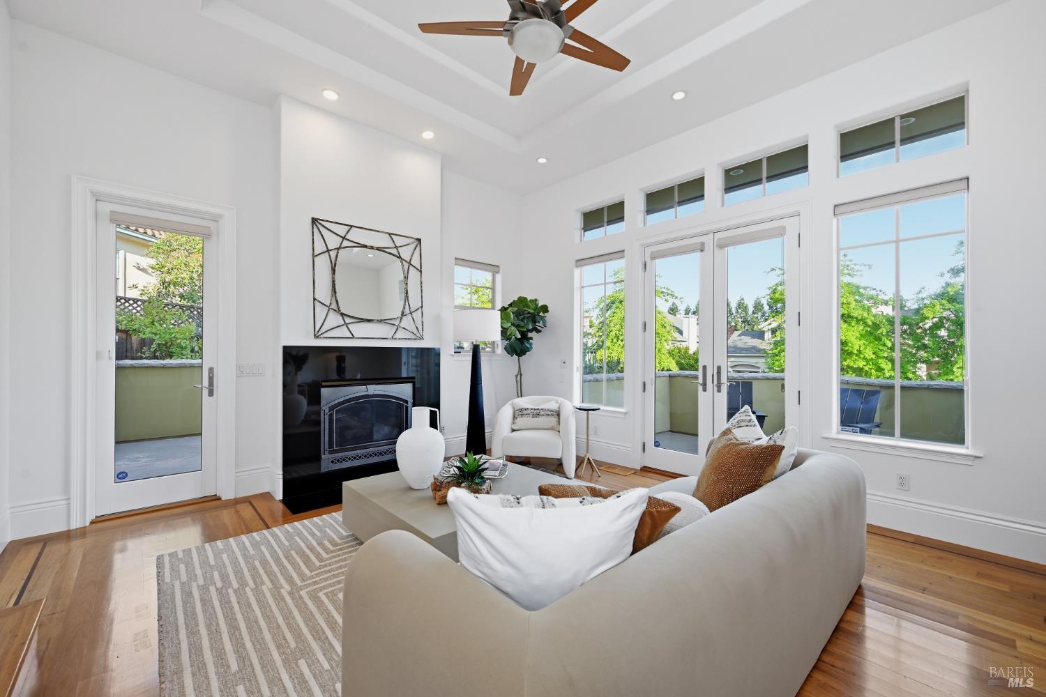 5905 Sunhawk Drive