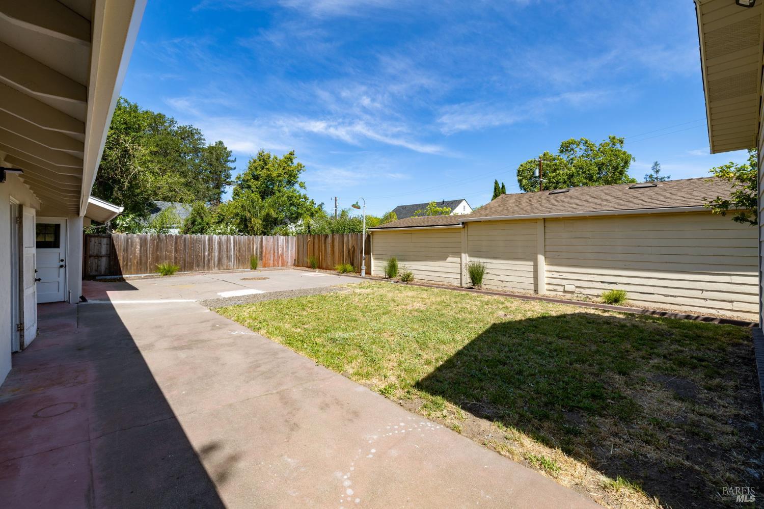 2211 Humboldt Street