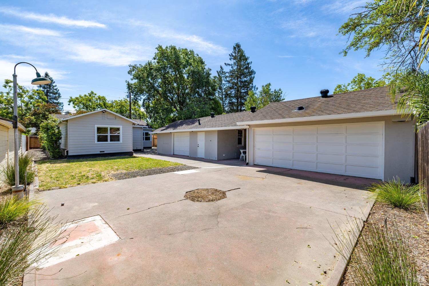 2211 Humboldt Street