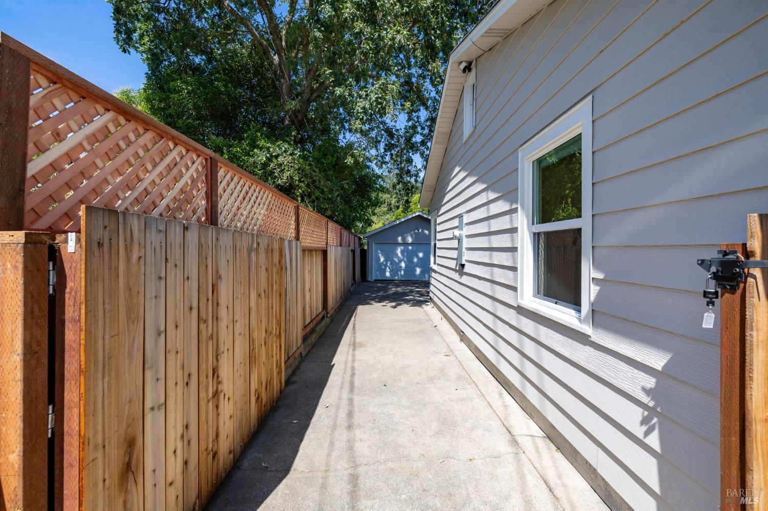 2211 Humboldt Street