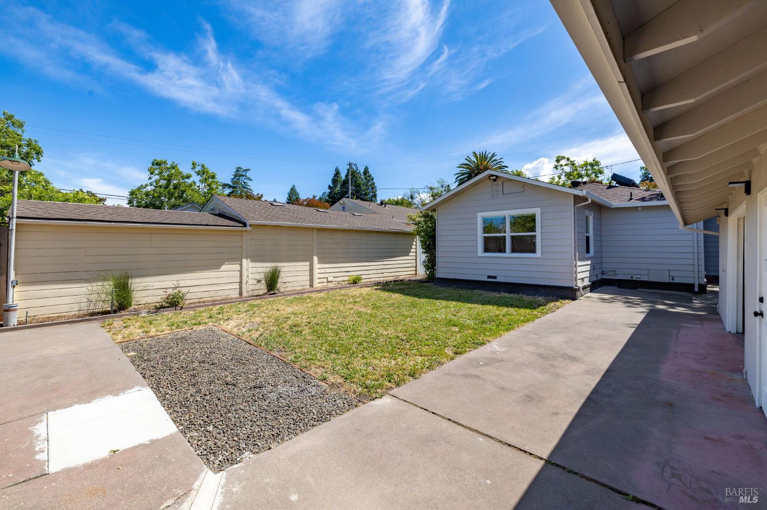 2211 Humboldt Street
