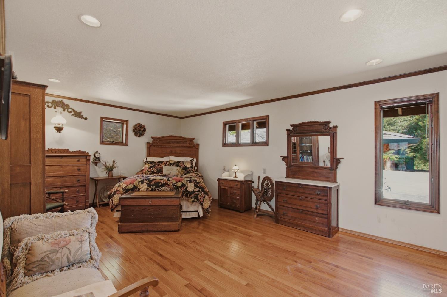 5301 Lake Ridge Drive