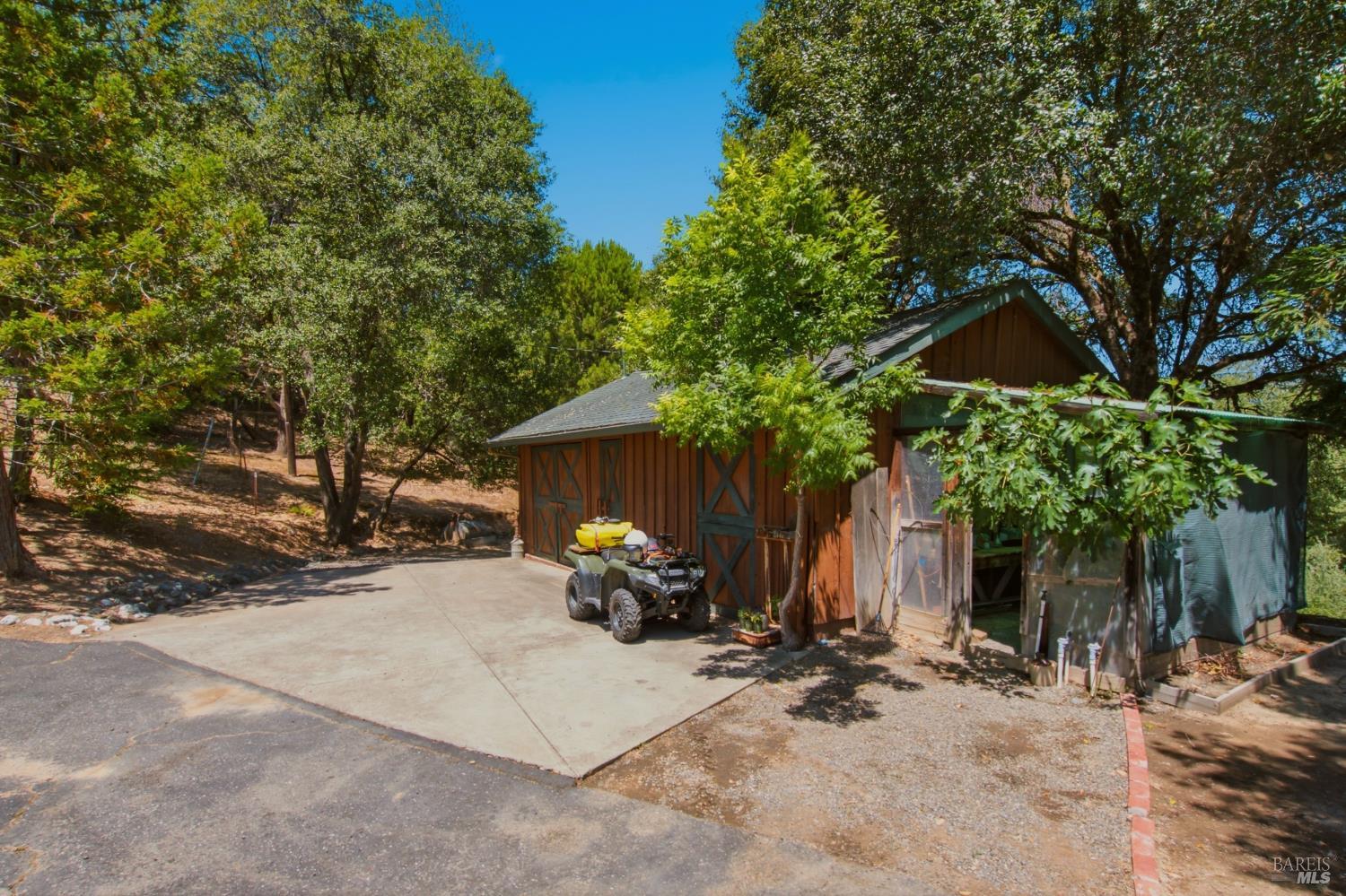 5301 Lake Ridge Drive