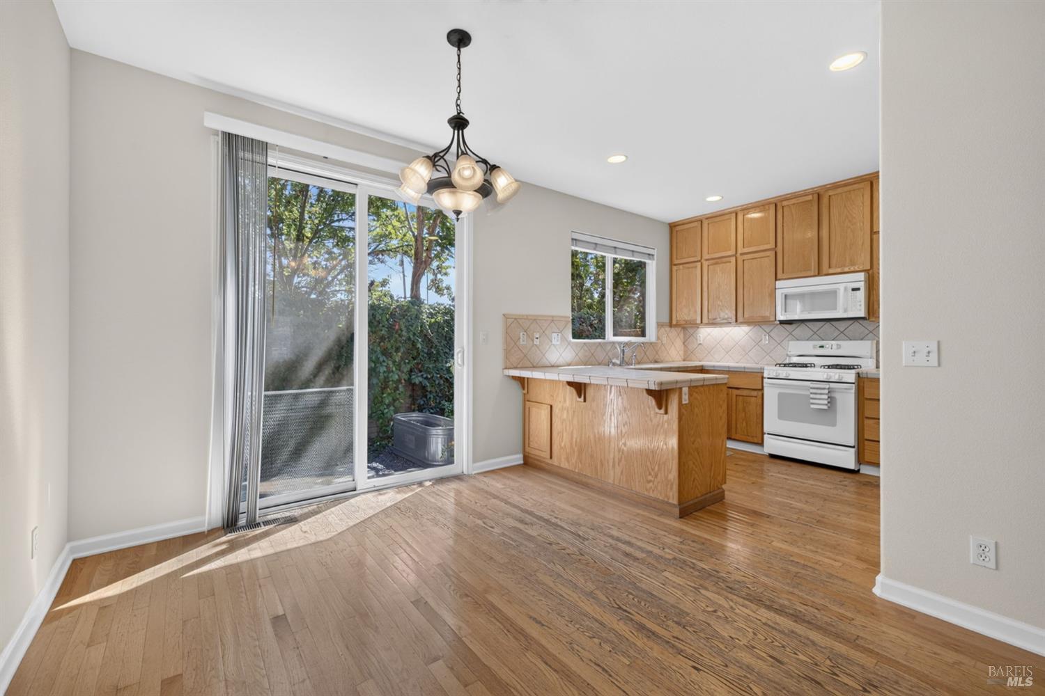 2038 Red Oak Circle
