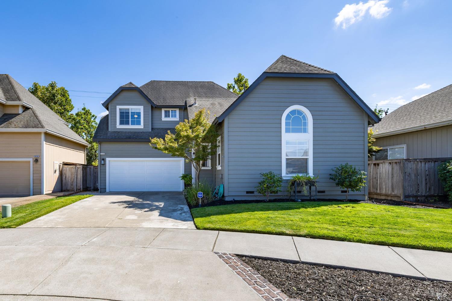 2038 Red Oak Circle