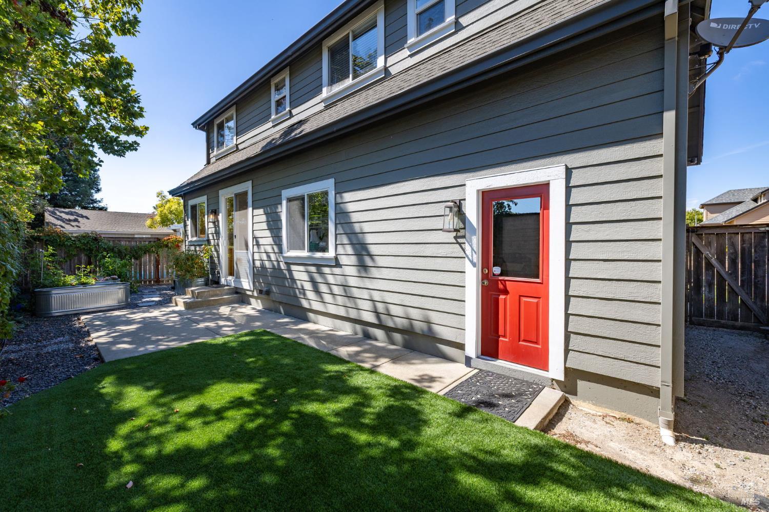 2038 Red Oak Circle