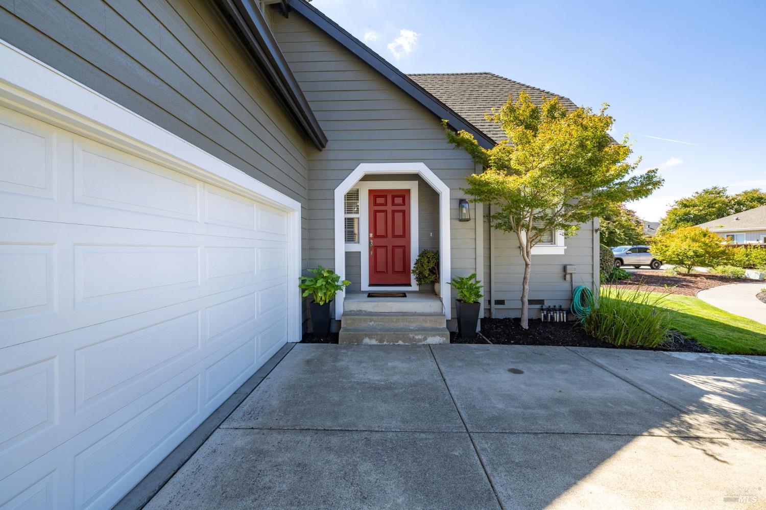 2038 Red Oak Circle