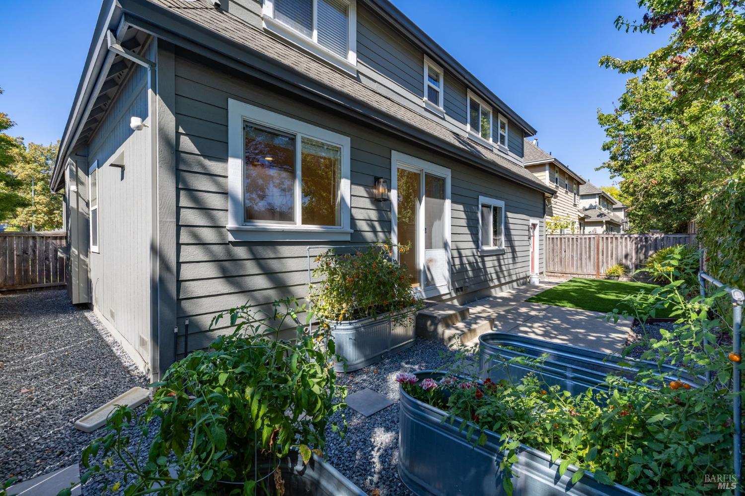 2038 Red Oak Circle