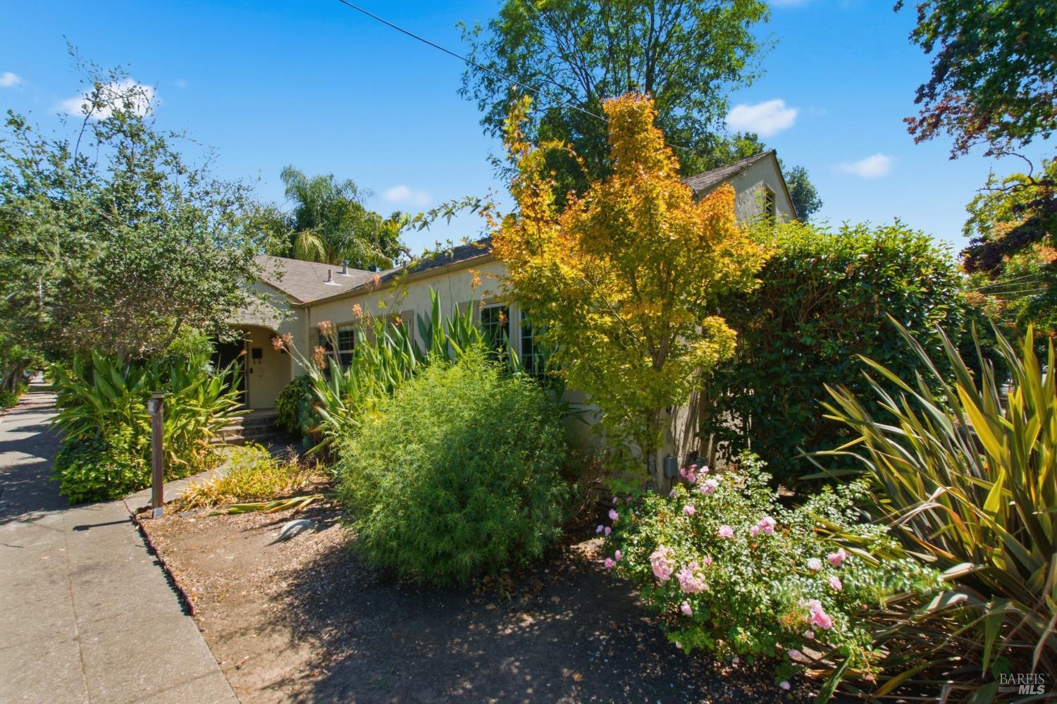 824 Humboldt Street