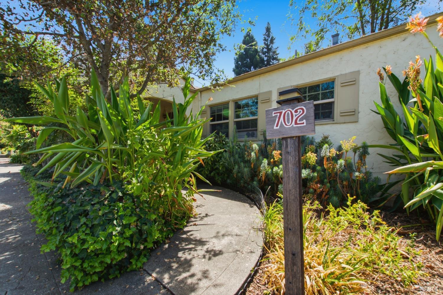 824 Humboldt Street
