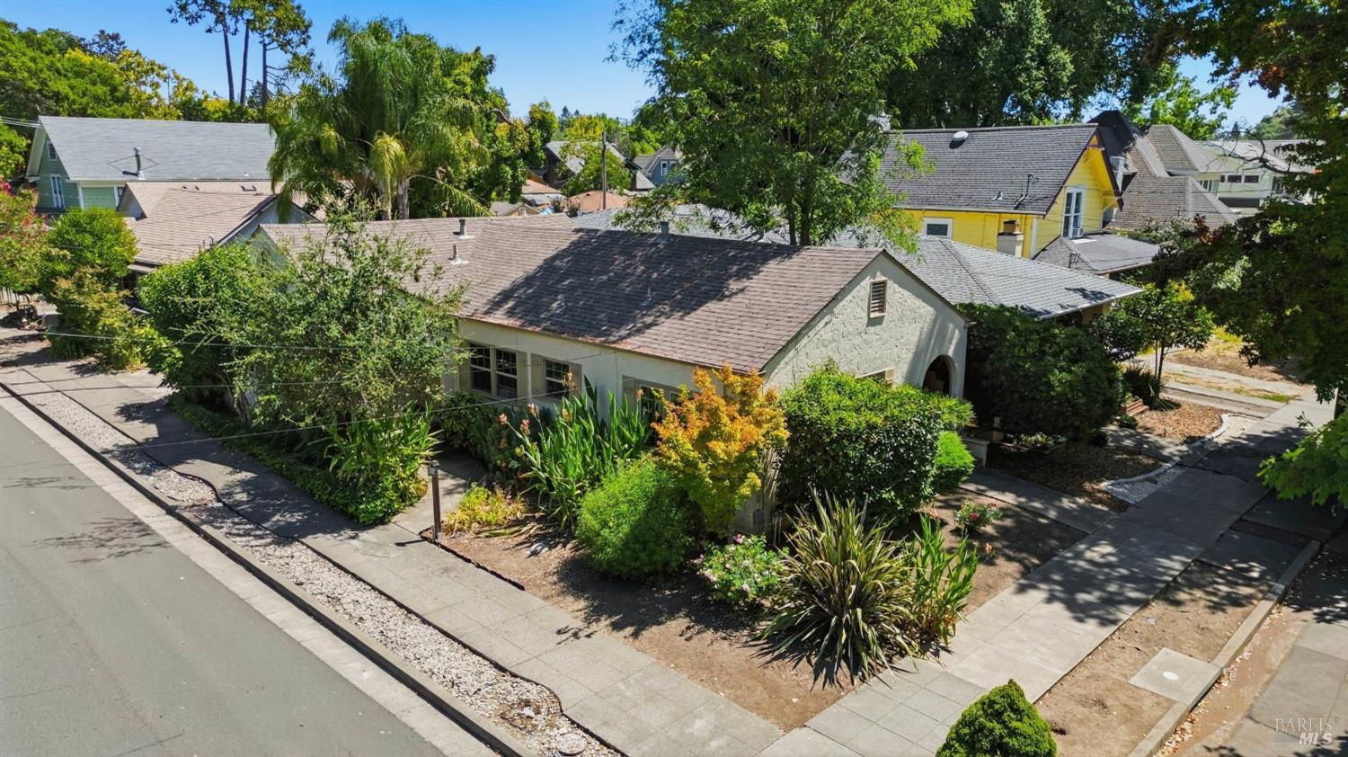 824 Humboldt Street