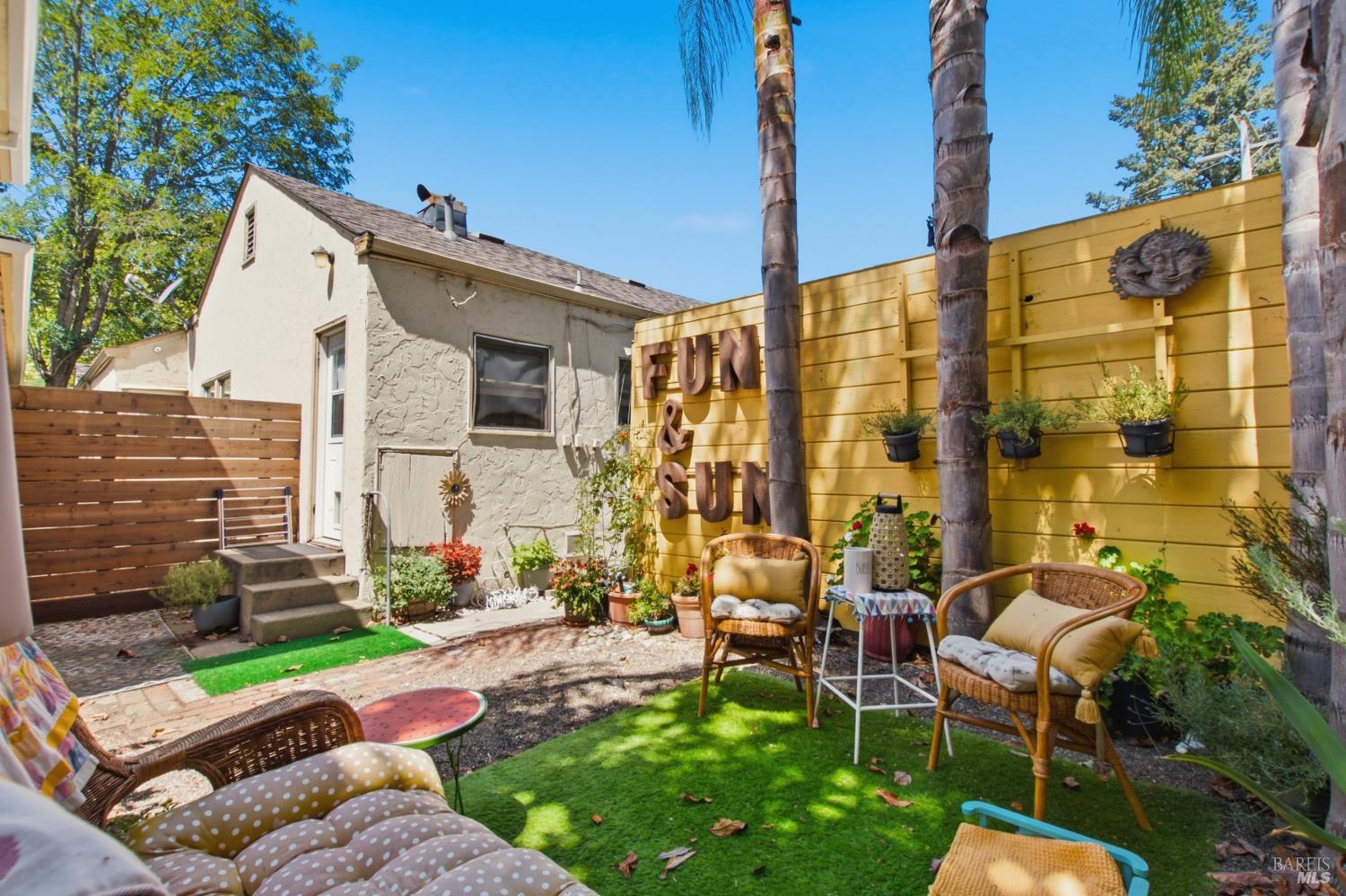 824 Humboldt Street