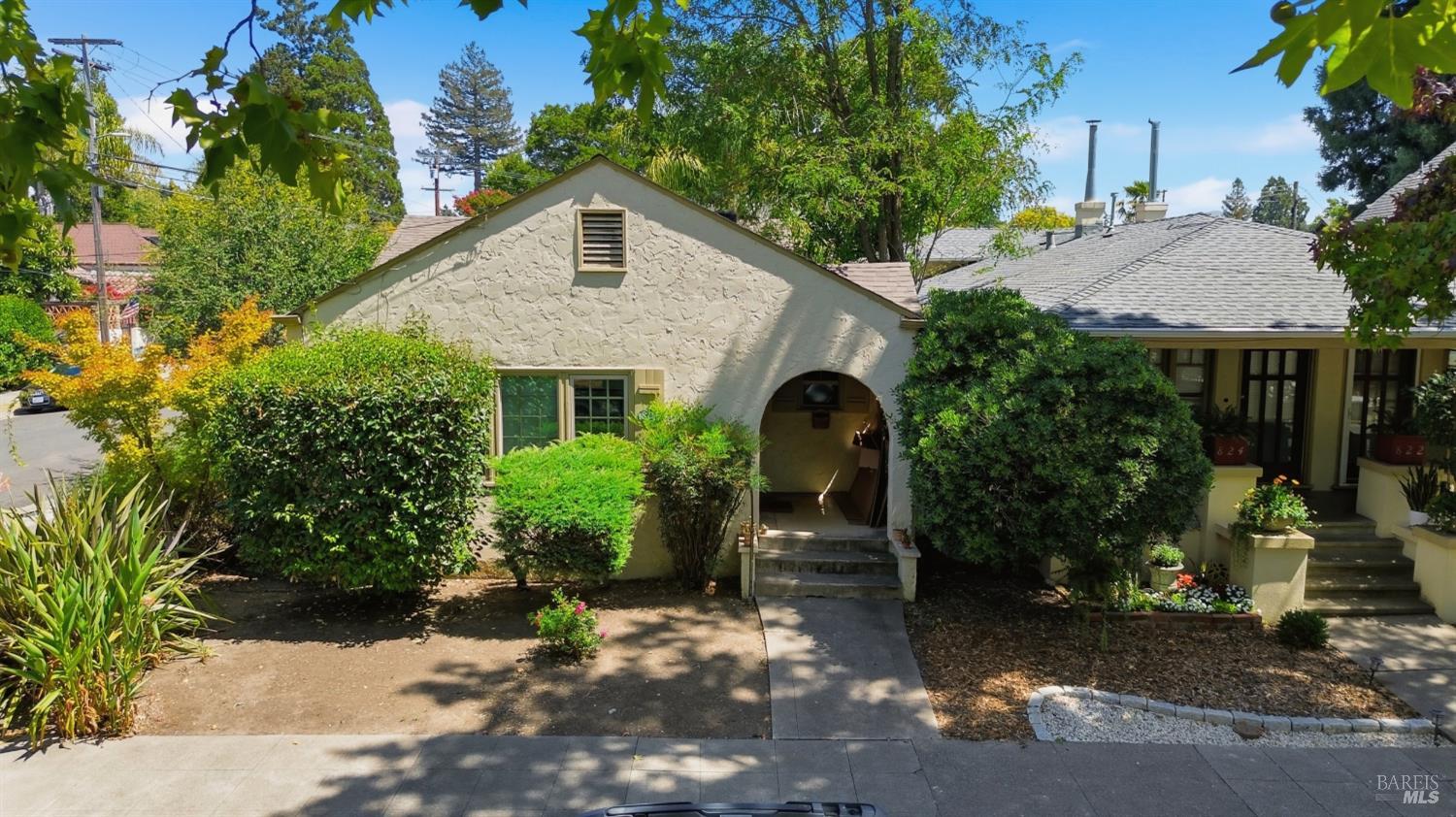 824 Humboldt Street