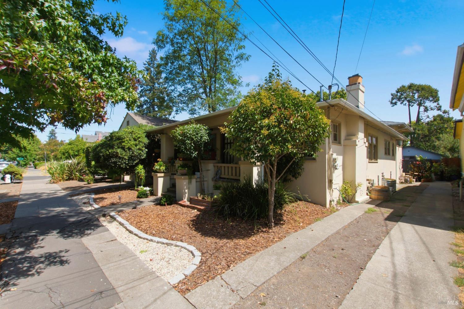 824 Humboldt Street