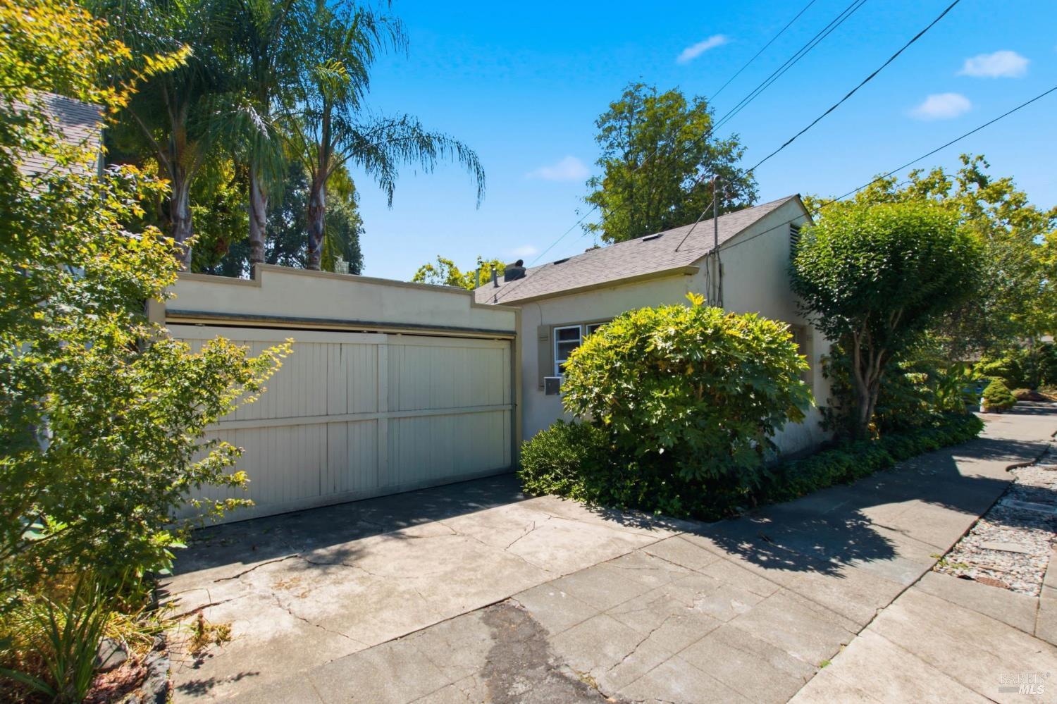 824 Humboldt Street