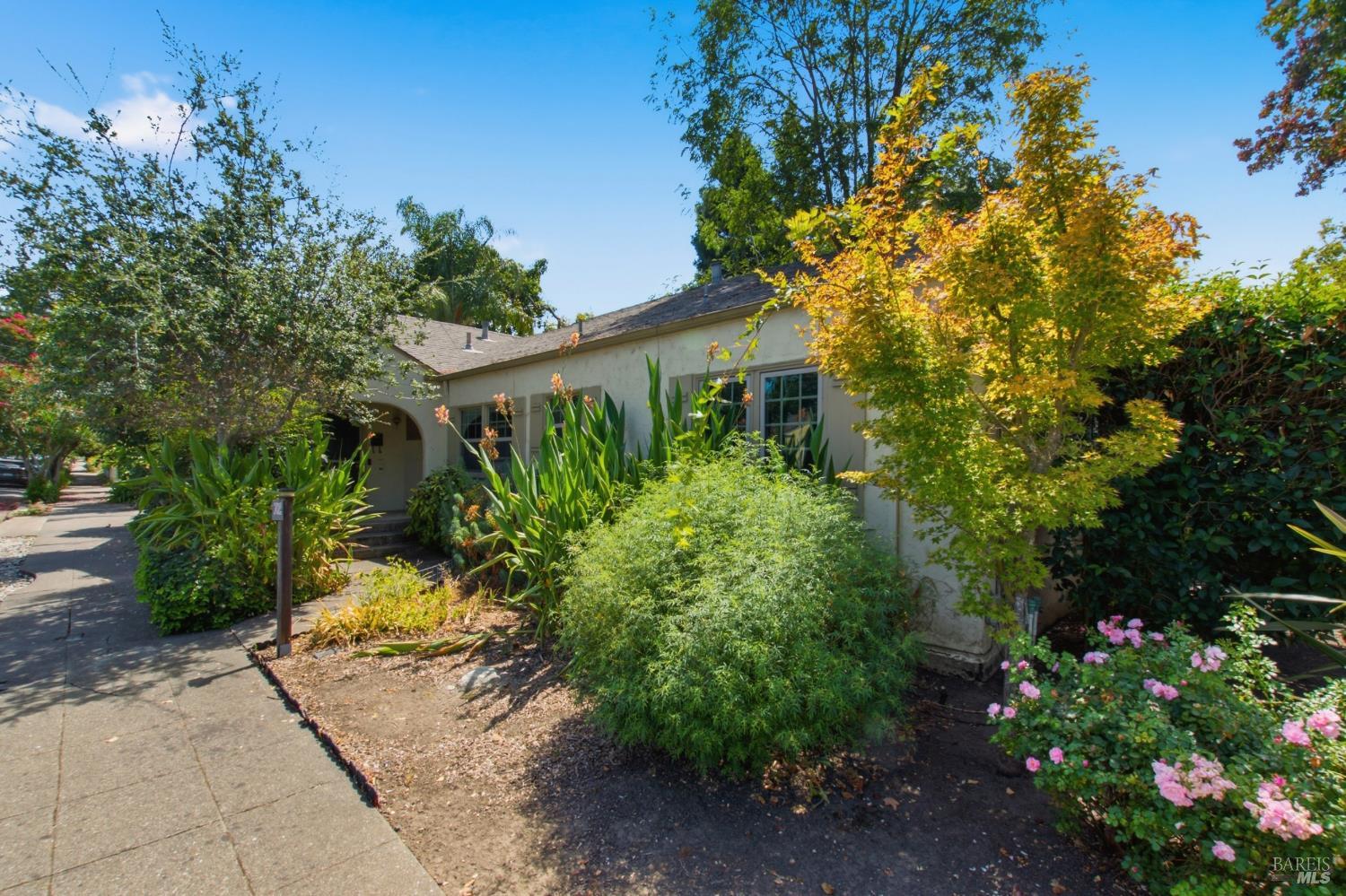 824 Humboldt Street