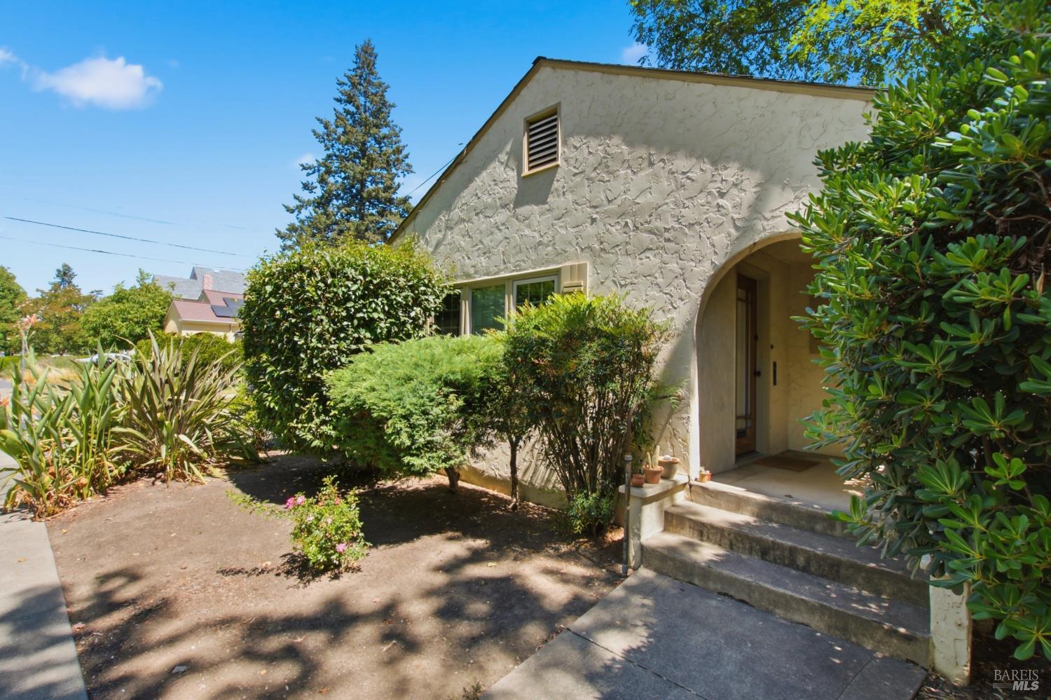 824 Humboldt Street