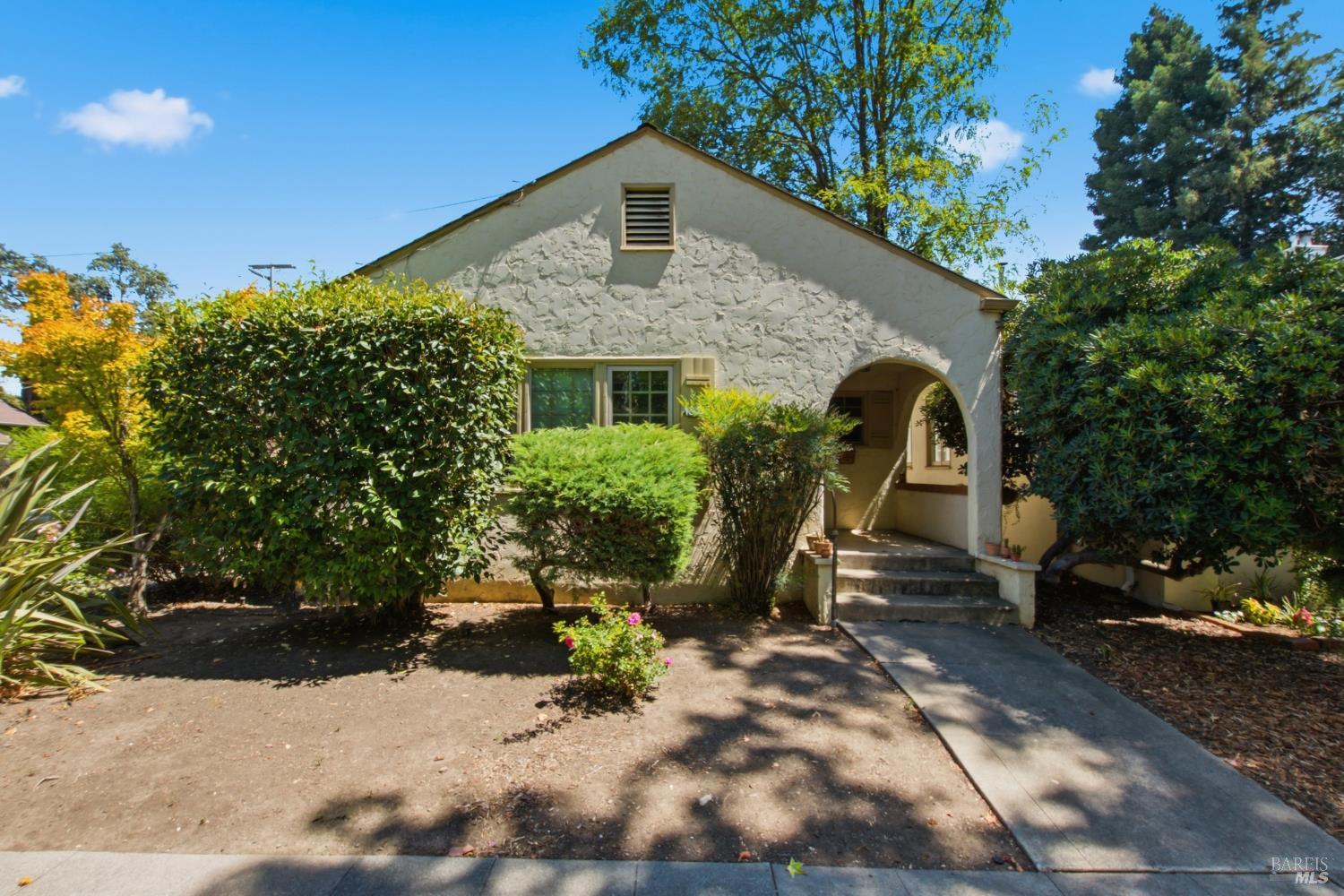 824 Humboldt Street