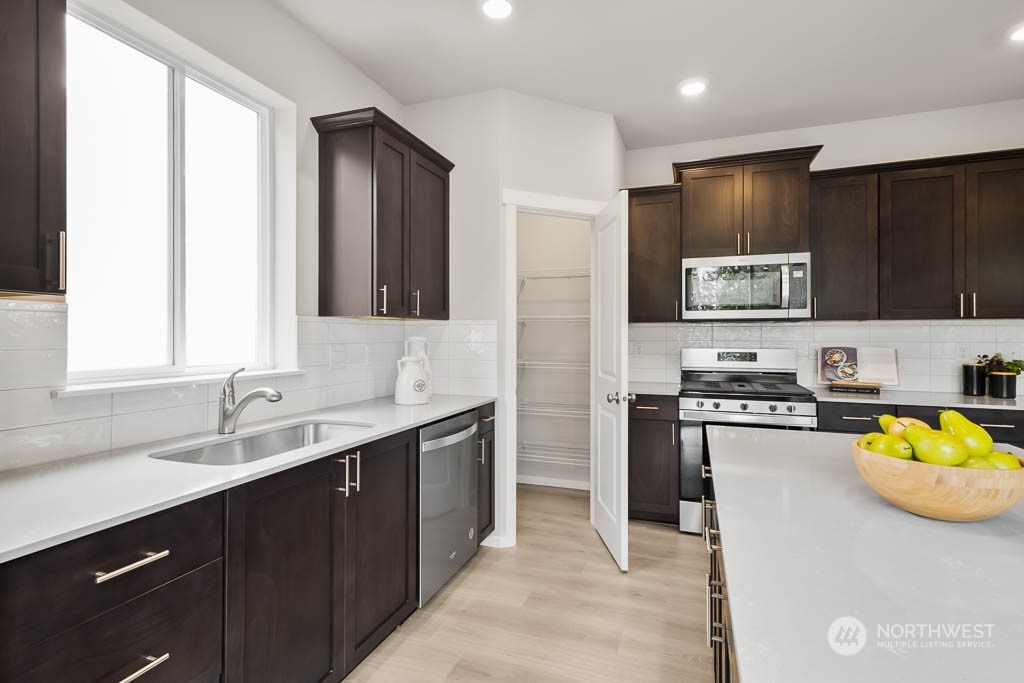 1689 NE Halden Glen Drive Unit: 36