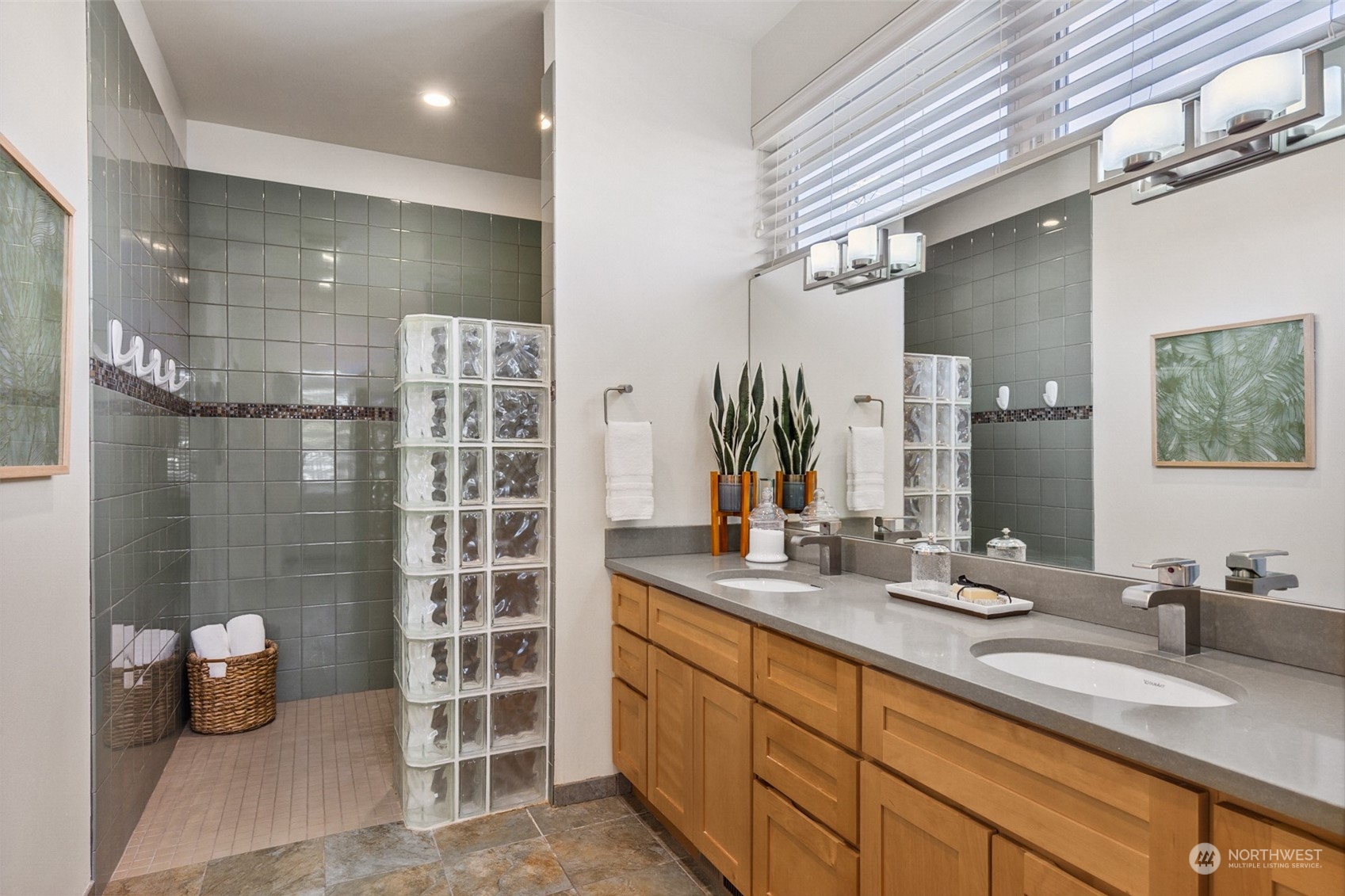 3410 Claremont Avenue S