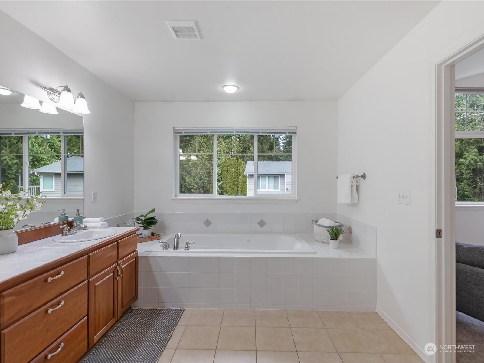 18040 92ND Avenue NE