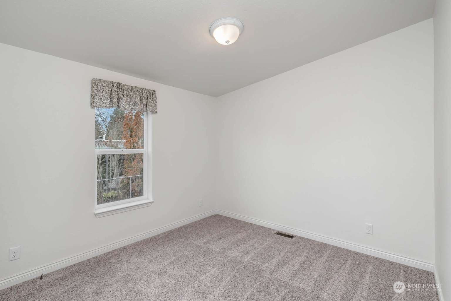 12706 NE Hollyhills Drive