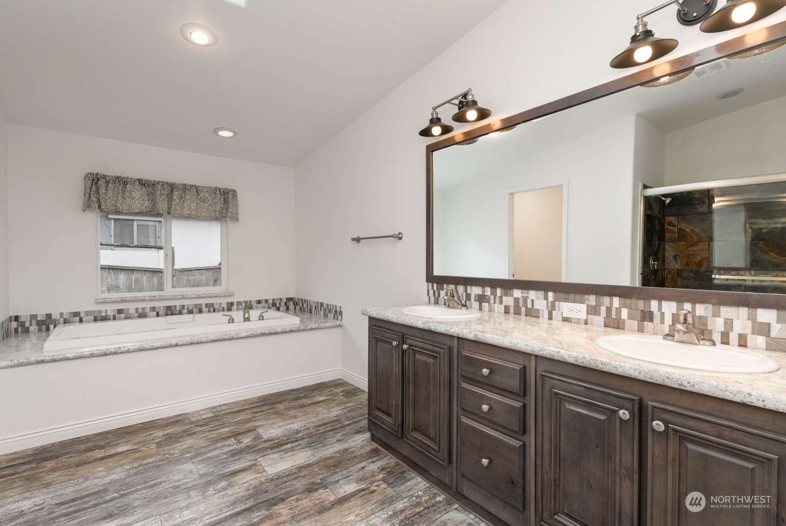 12706 NE Hollyhills Drive