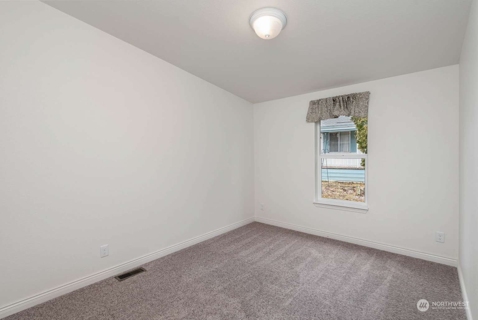 12706 NE Hollyhills Drive