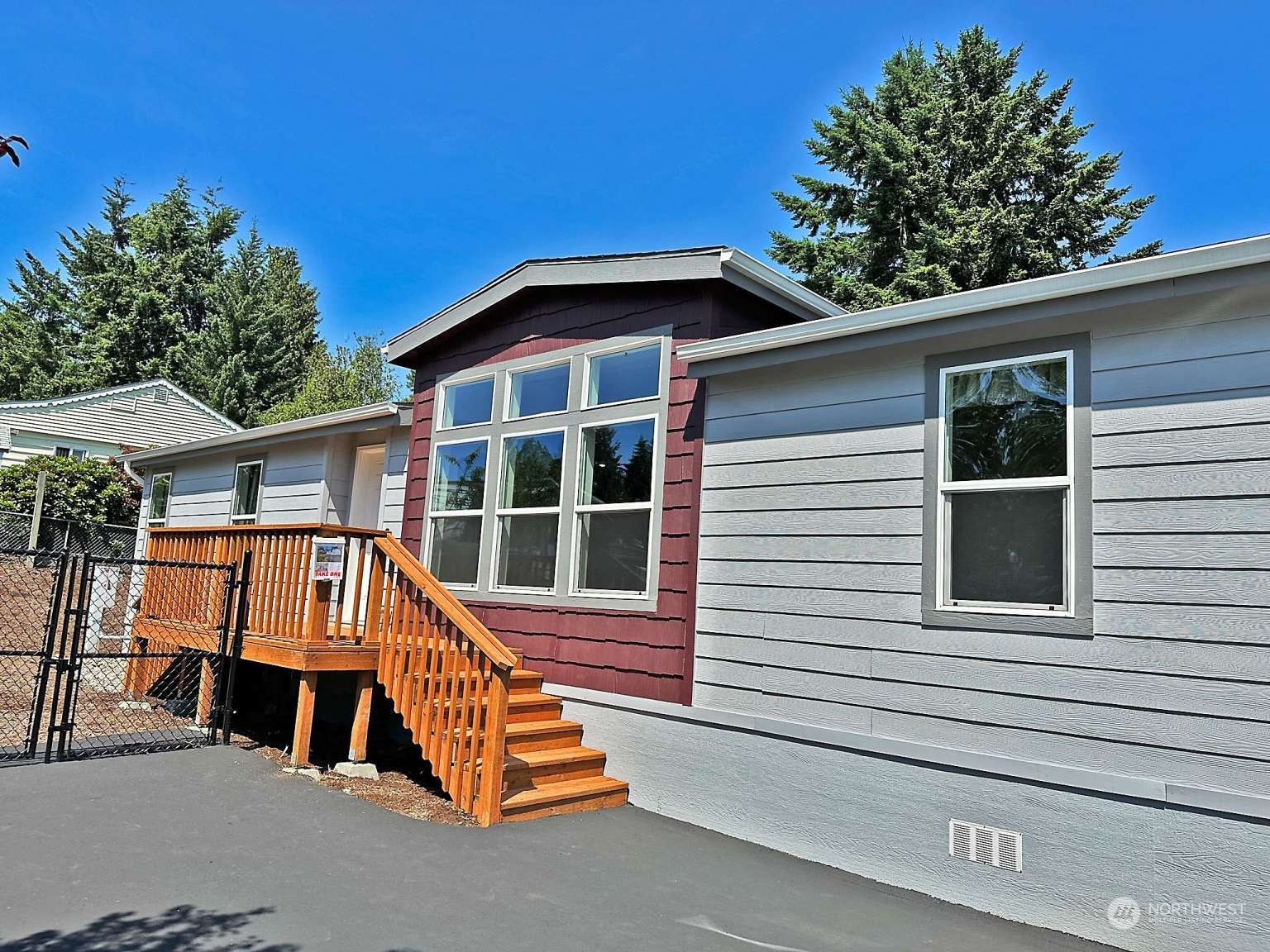 12706 NE Hollyhills Drive