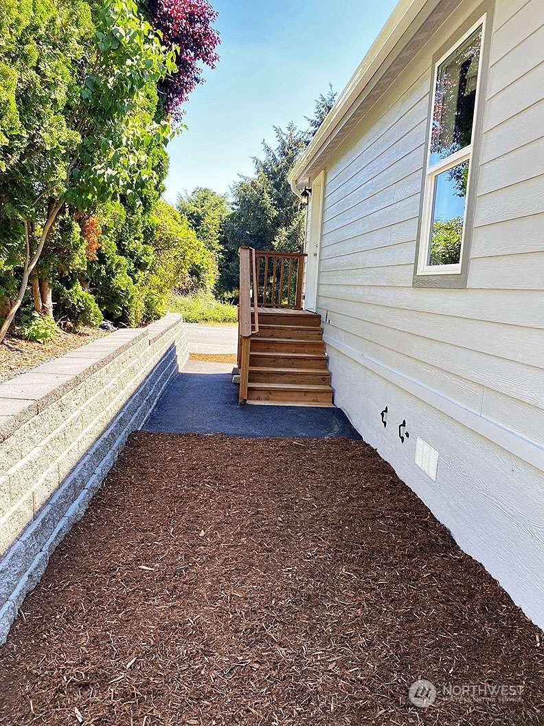 12706 NE Hollyhills Drive