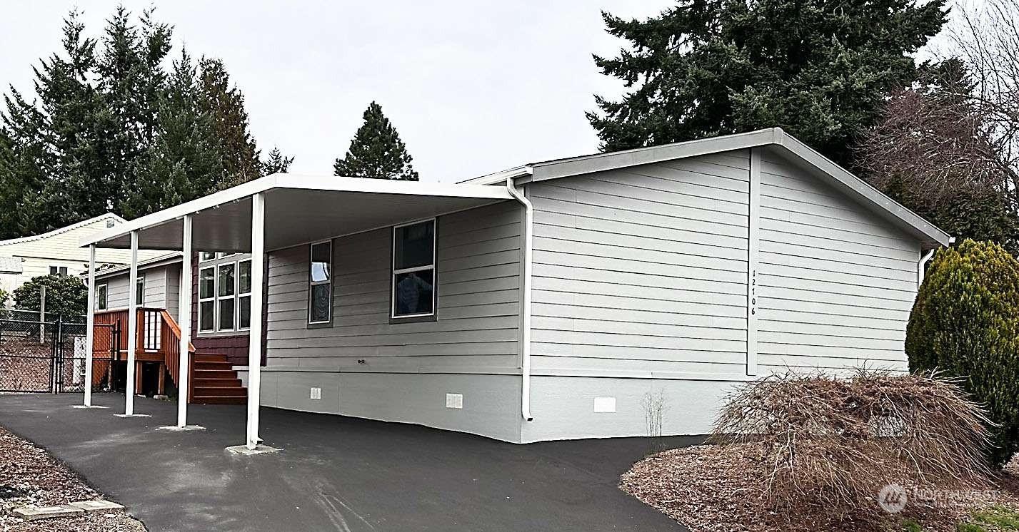 12706 NE Hollyhills Drive