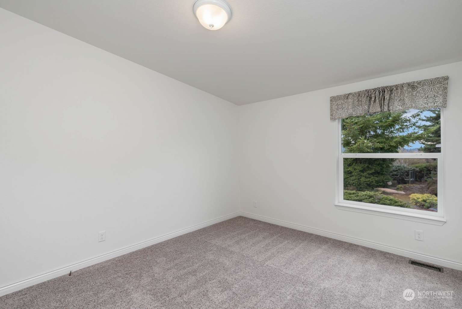 12706 NE Hollyhills Drive