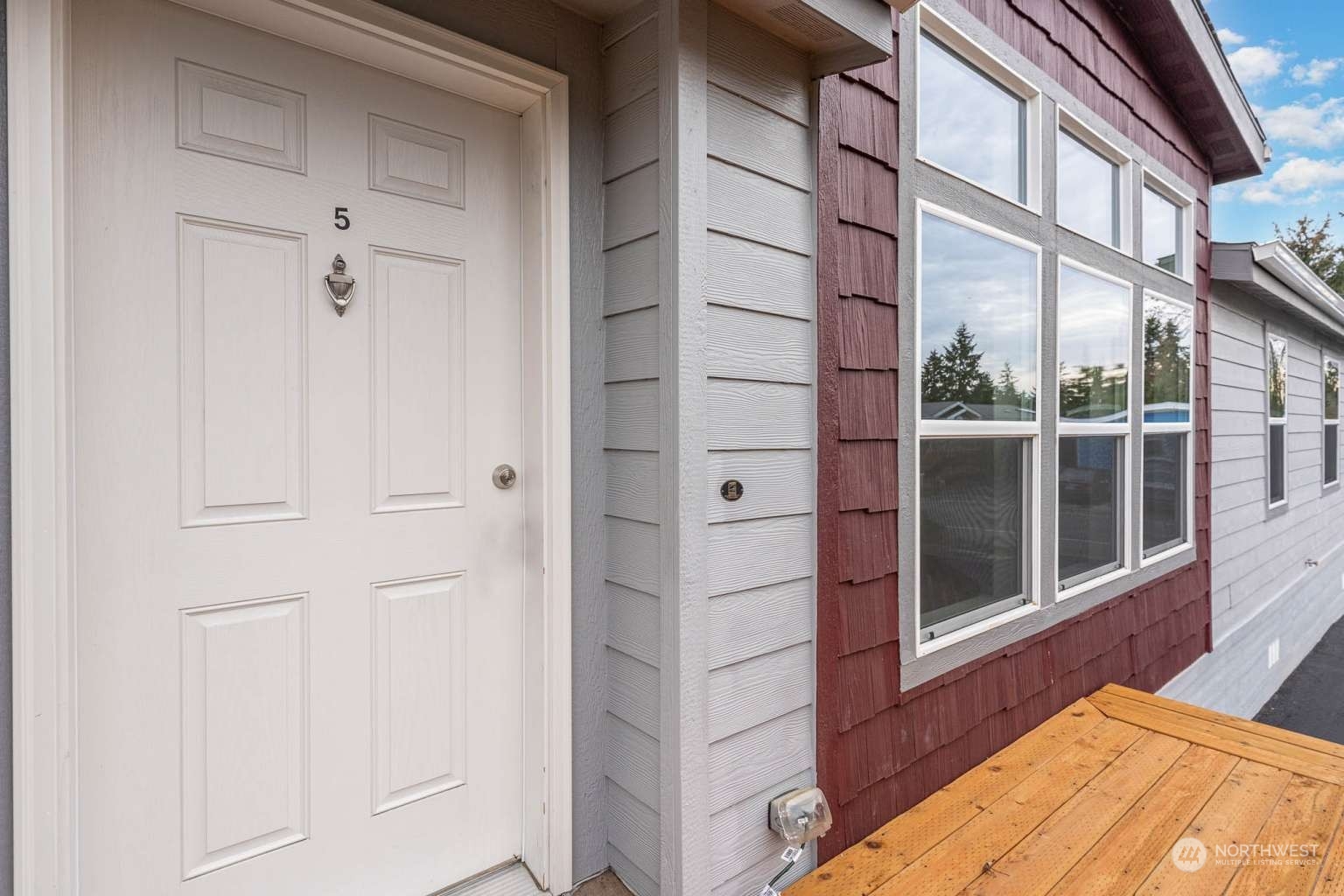 12706 NE Hollyhills Drive