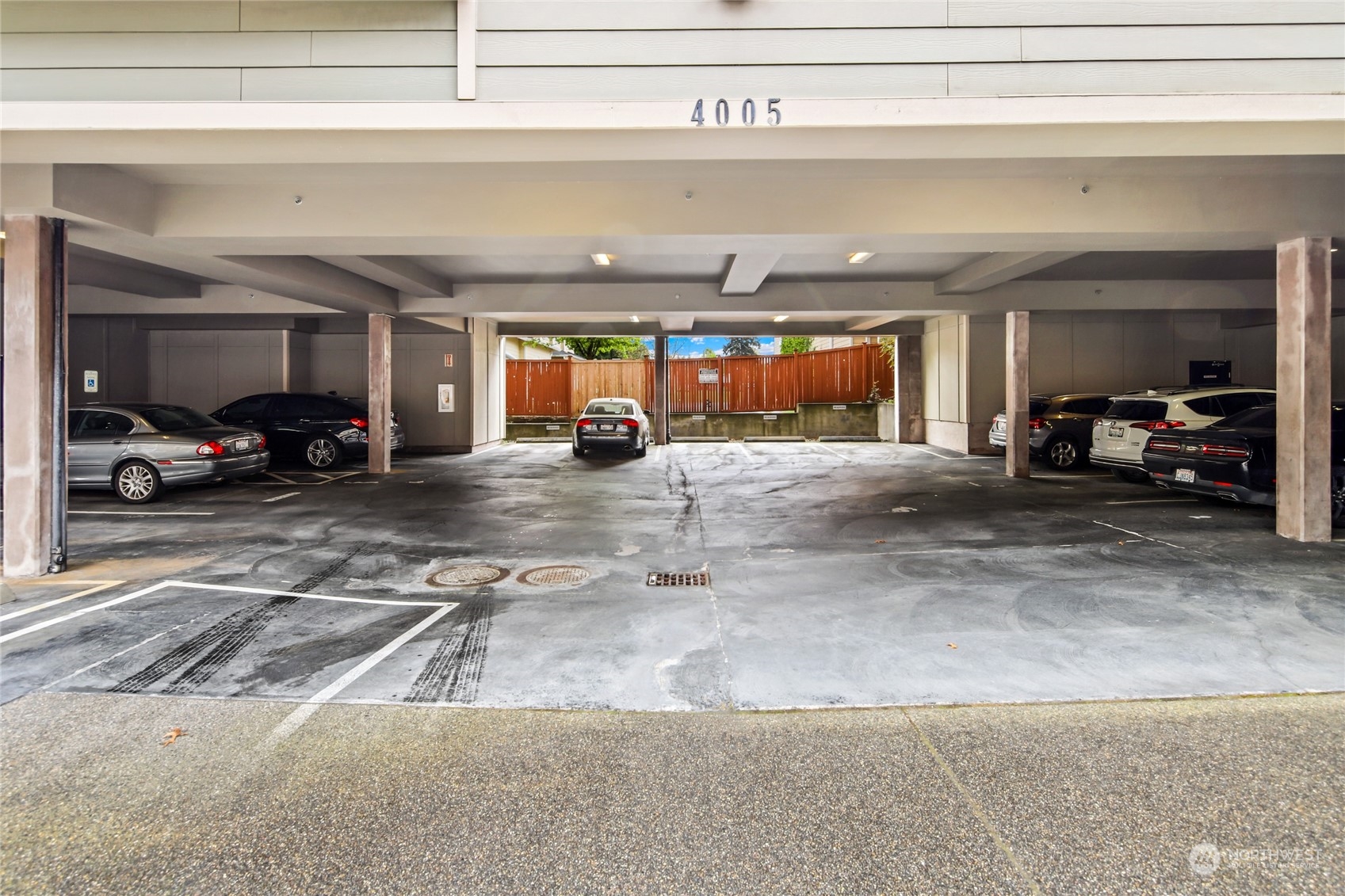 4005 NE 3rd Place Unit: 3E