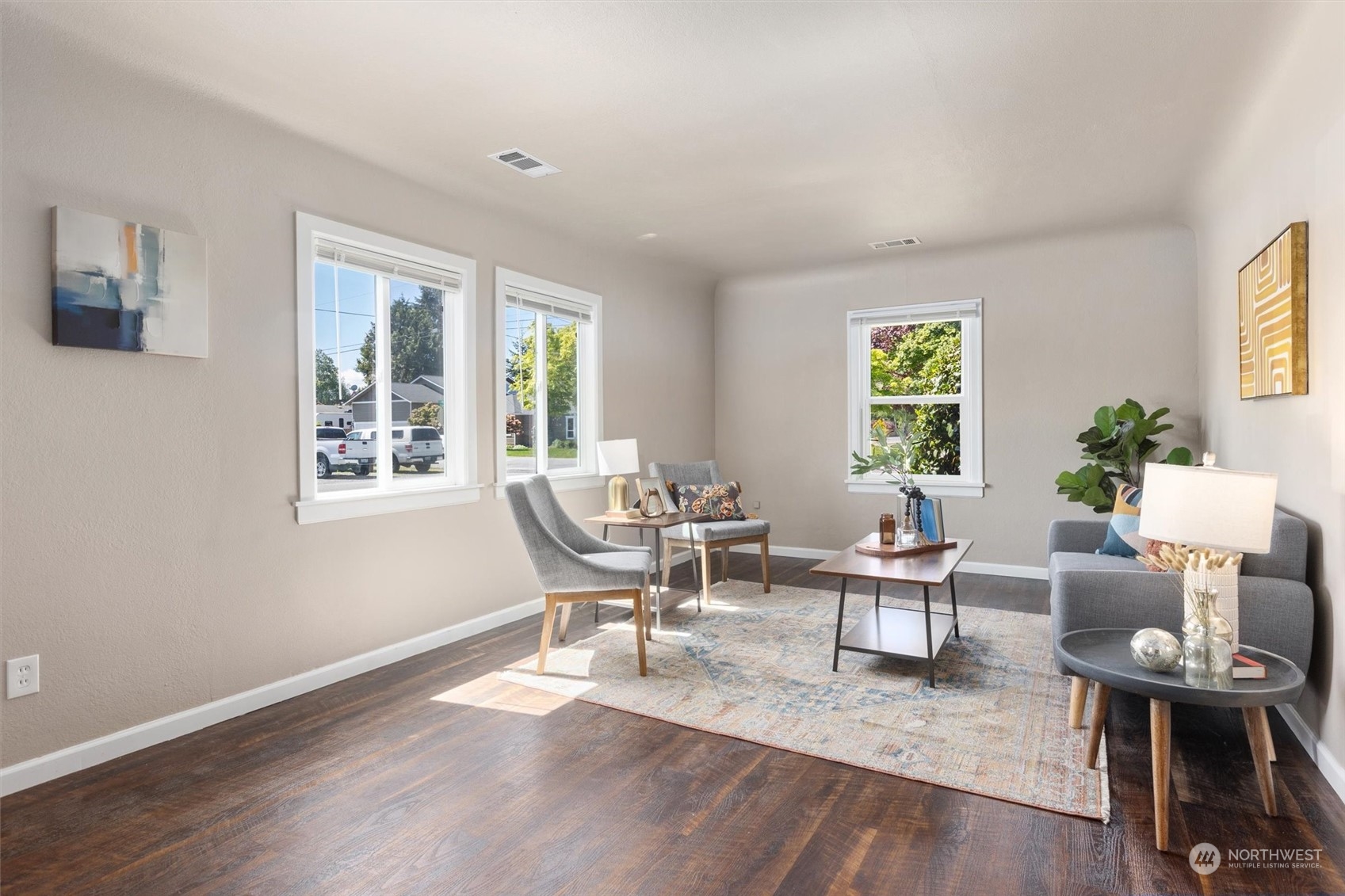 1009 E Orange Avenue