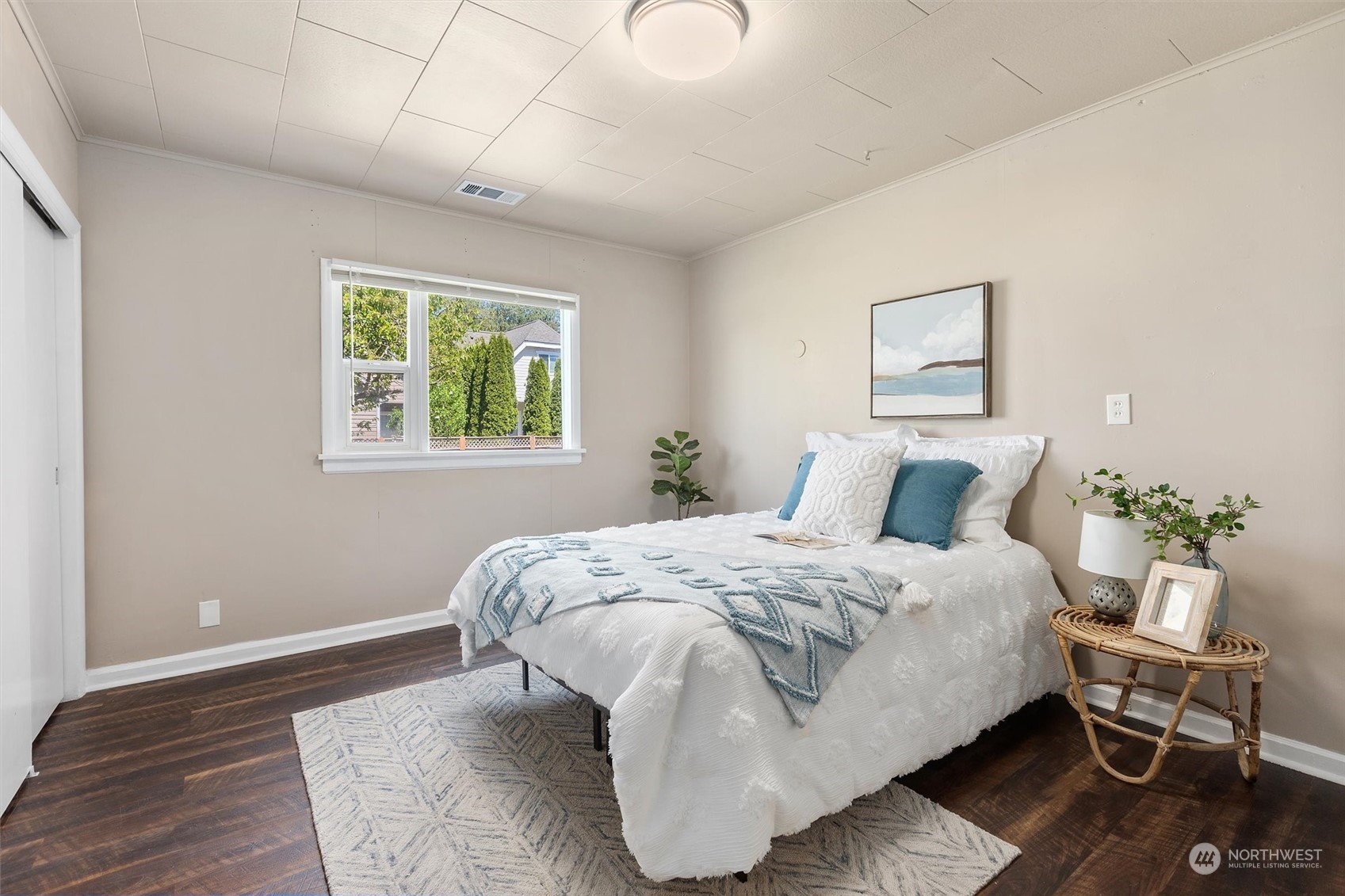 1009 E Orange Avenue