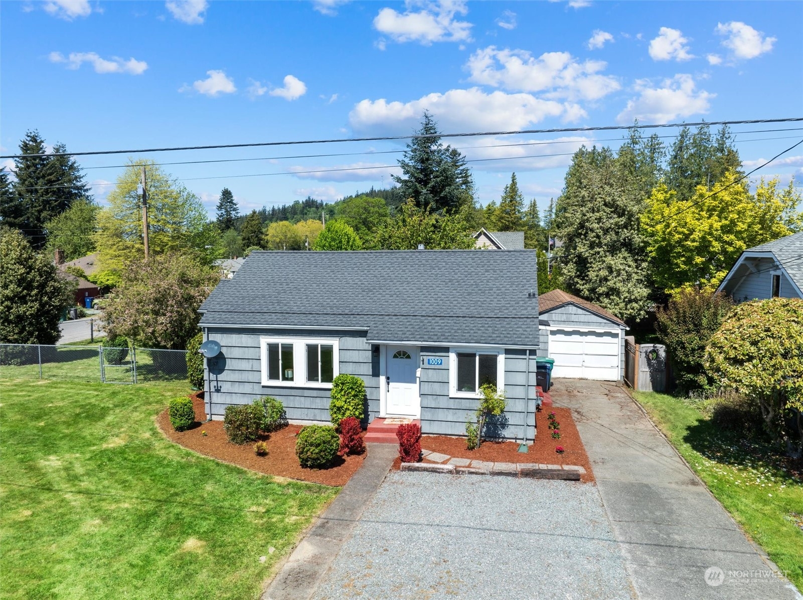 1009 E Orange Avenue