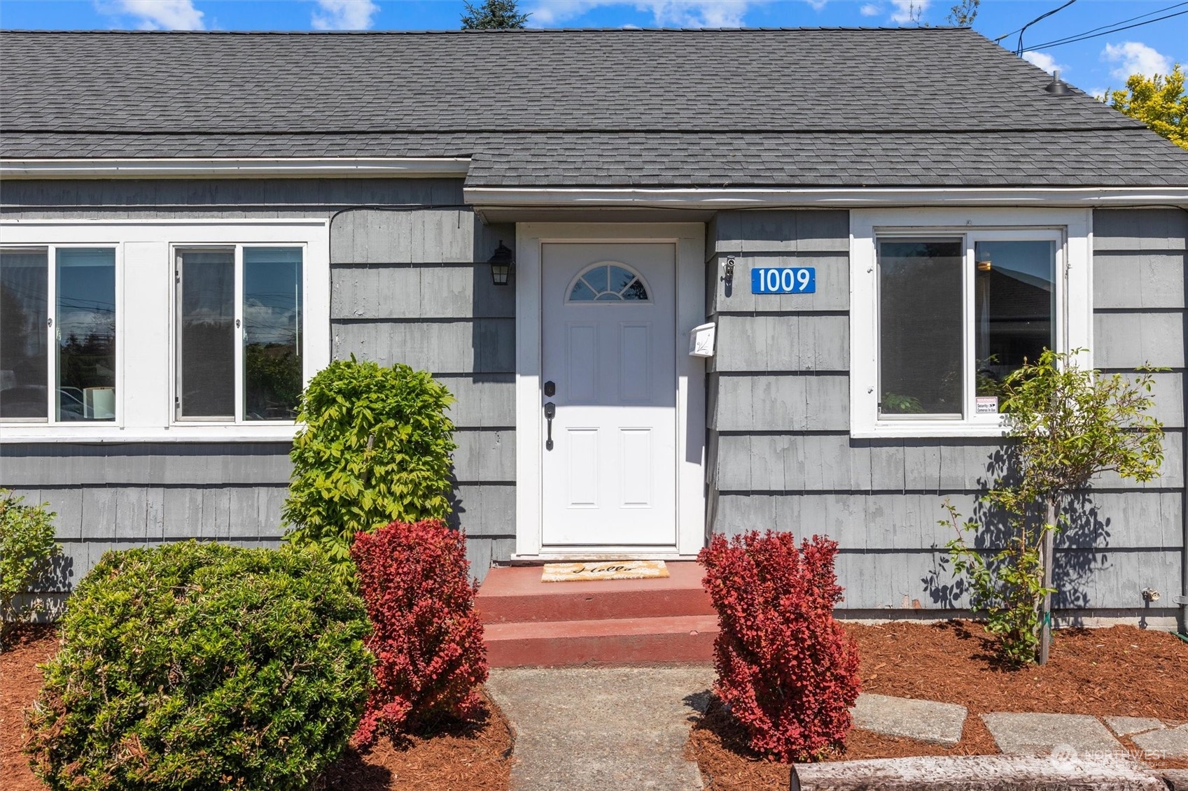 1009 E Orange Avenue