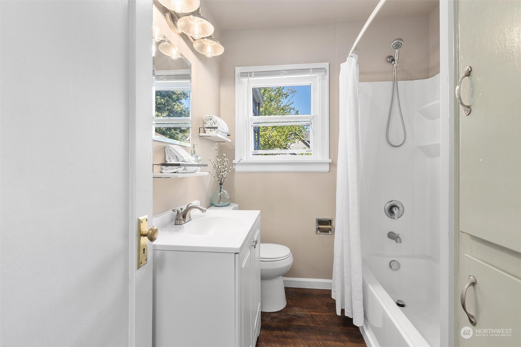 1009 E Orange Avenue