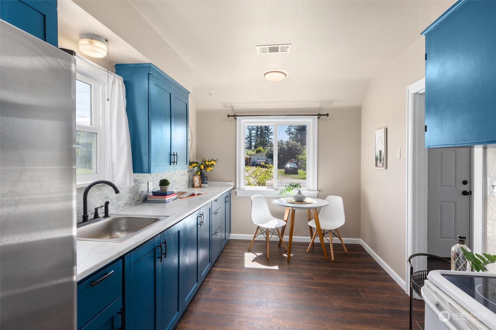 1009 E Orange Avenue