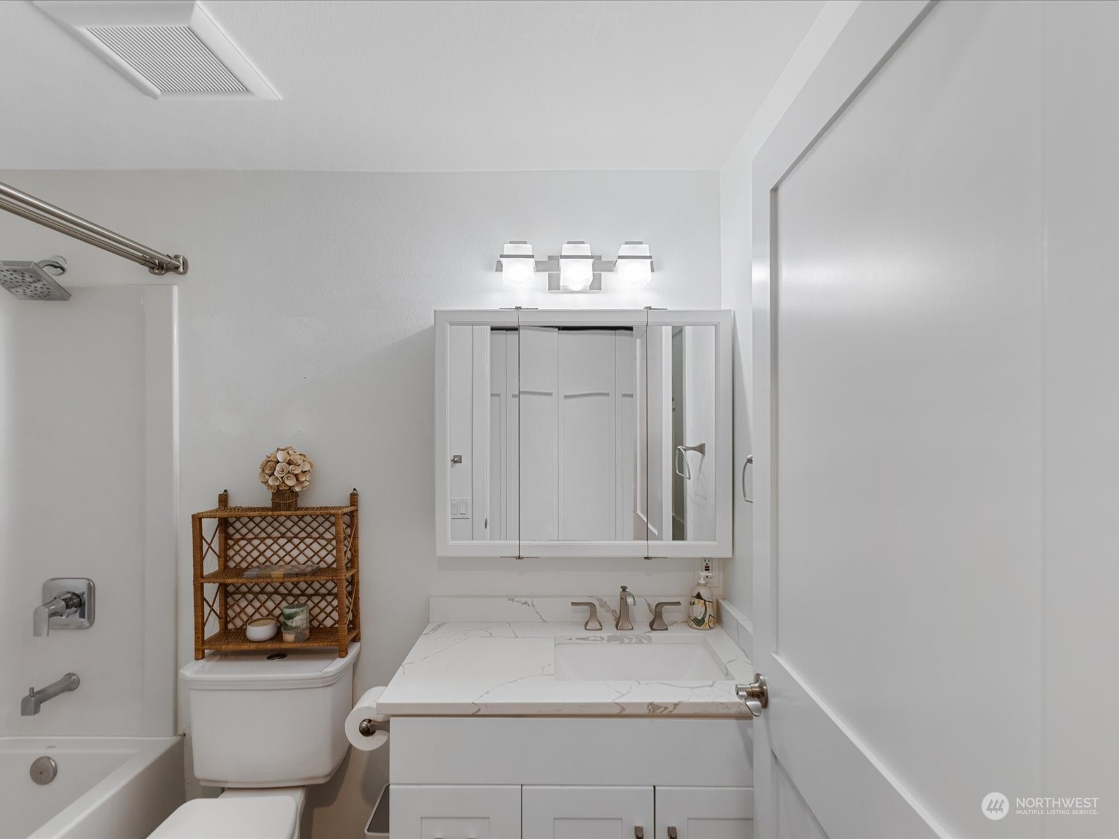 949 Aberdeen Avenue NE Unit: B-204