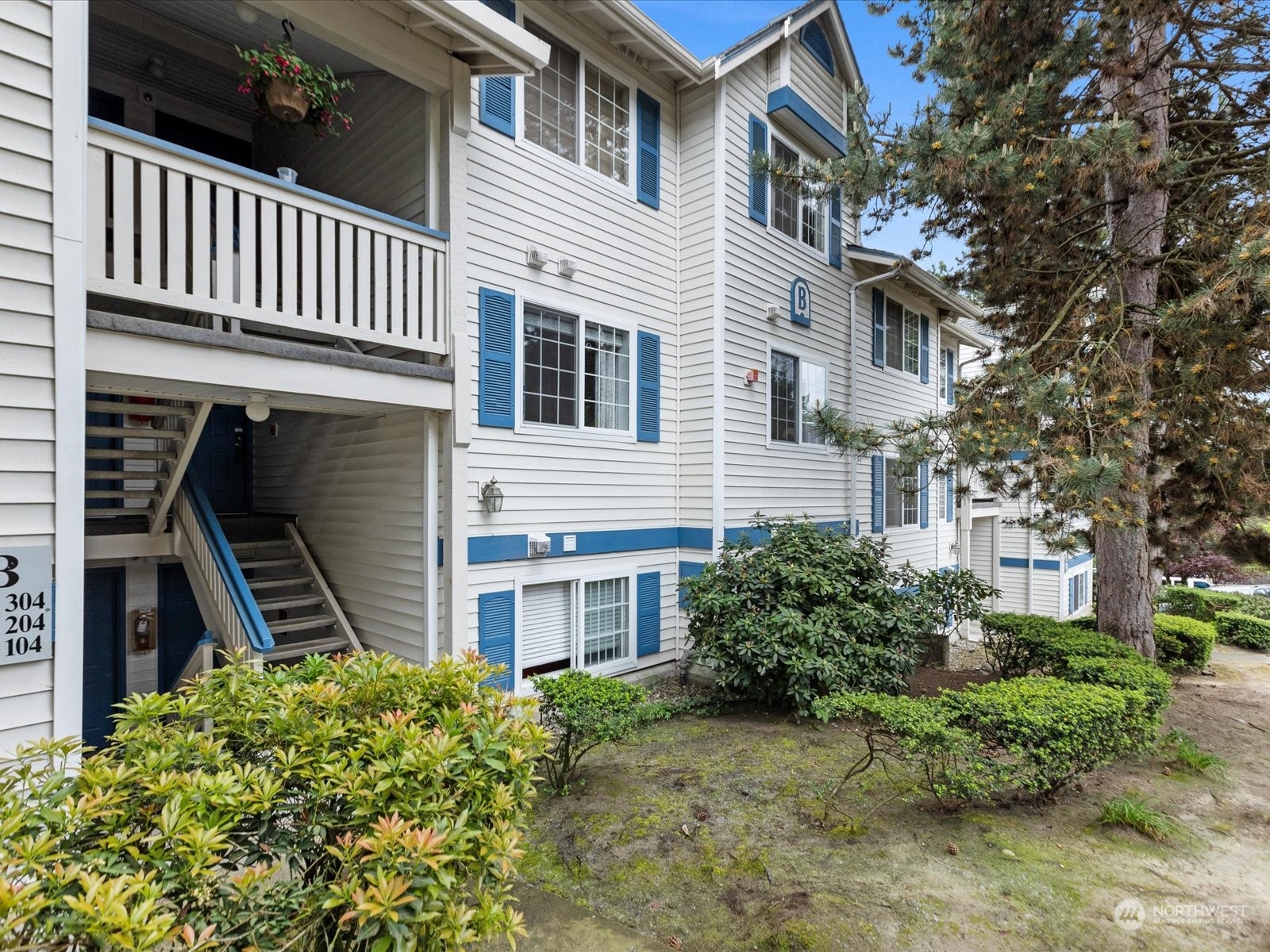 949 Aberdeen Avenue NE Unit: B-204