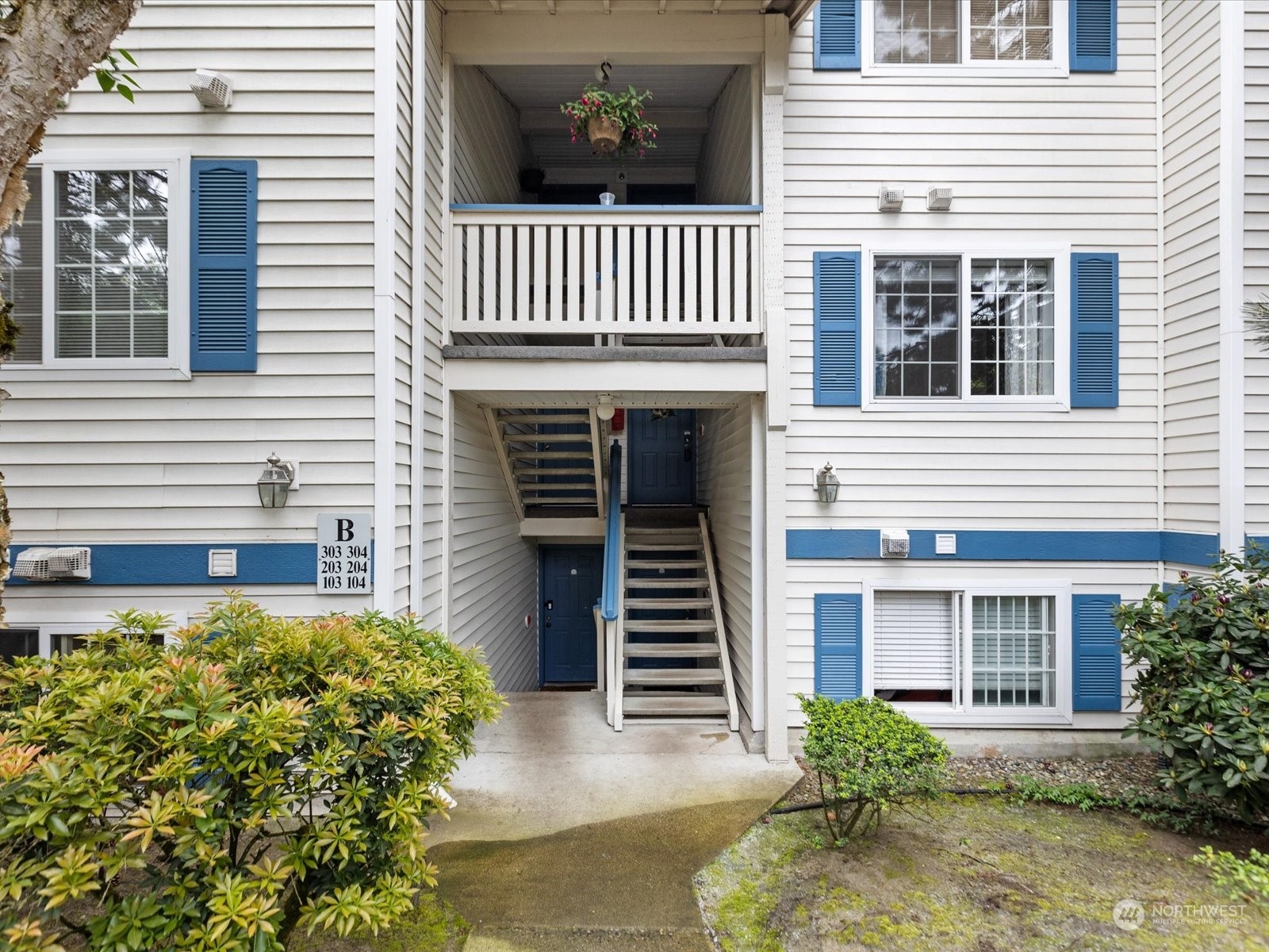 949 Aberdeen Avenue NE Unit: B-204