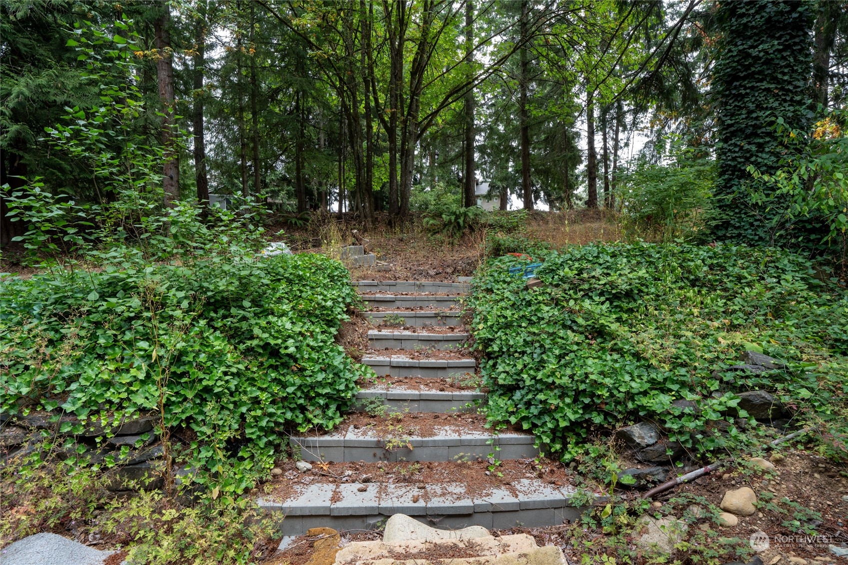 5216 W Tapps Drive E