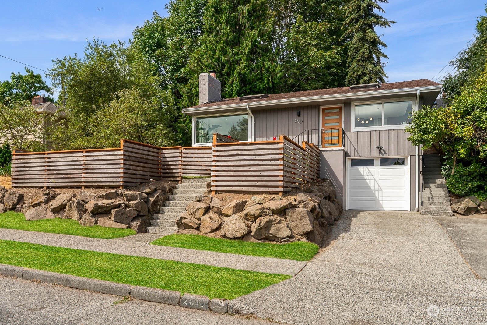 2813 Harris Place S