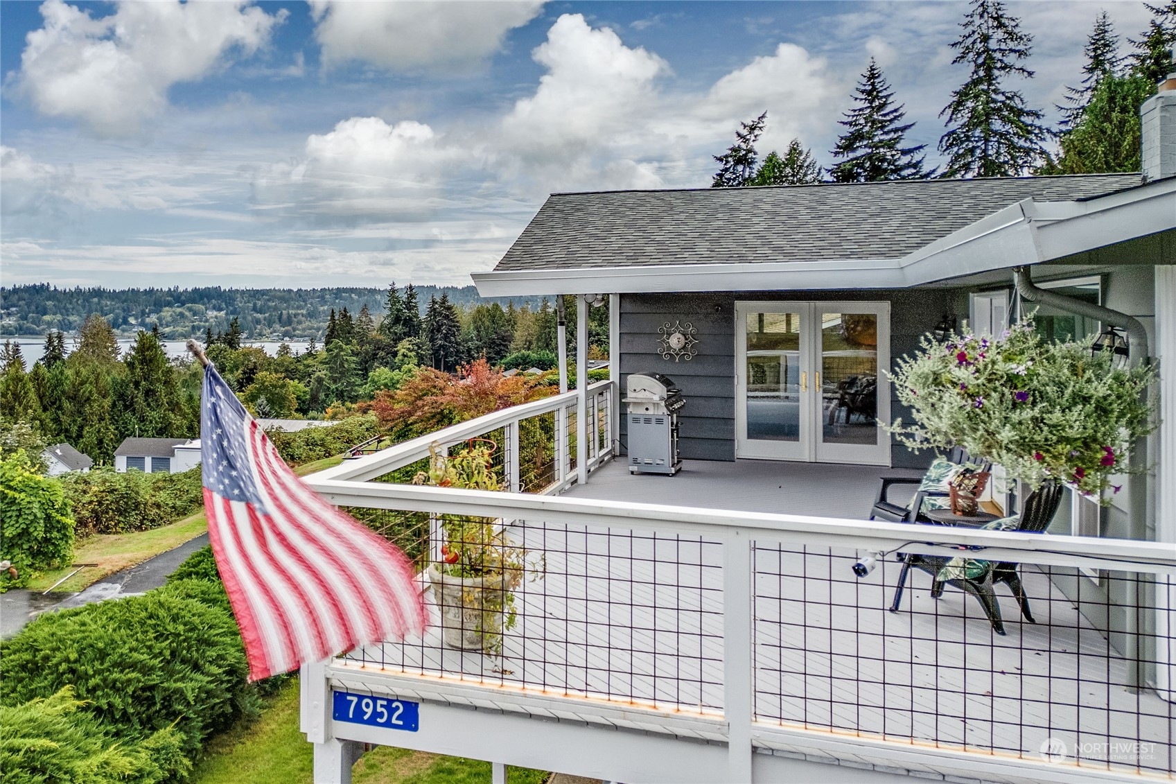 7952 SE Puget Heights Lane