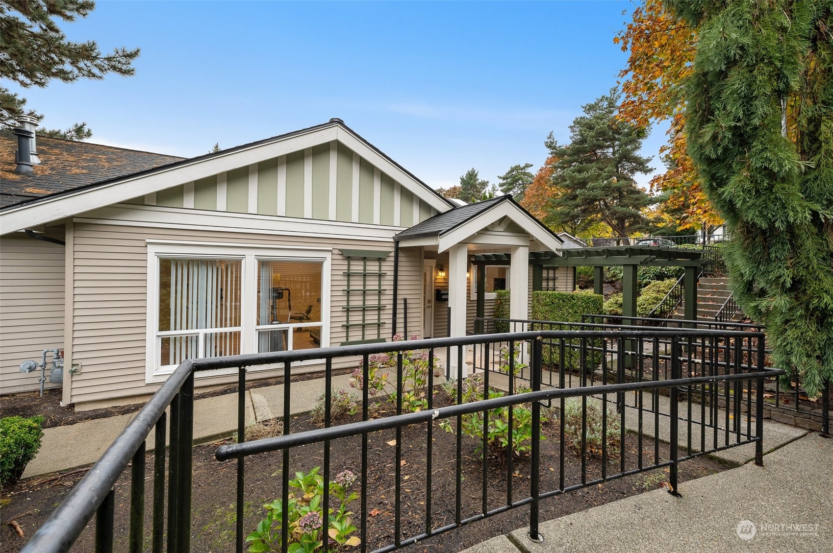 11305 NE 128th Street Unit: C102