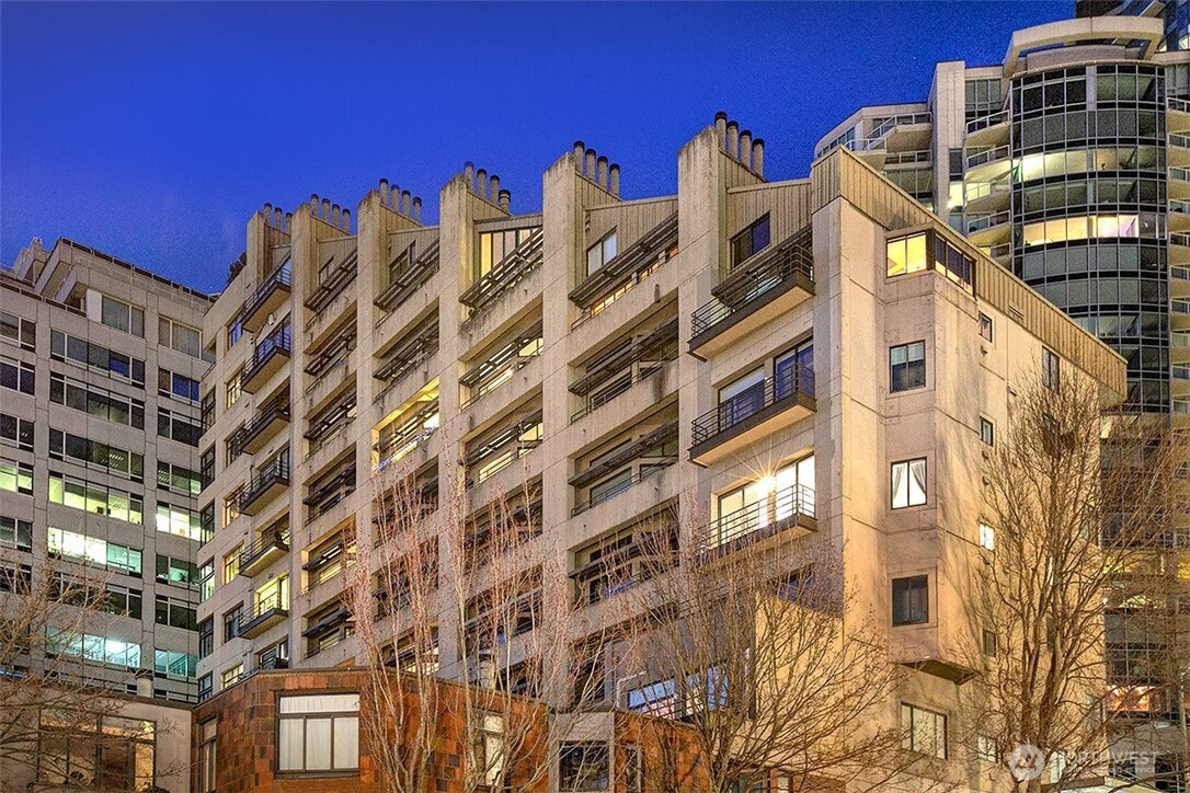 2021 1st Avenue Unit: G4