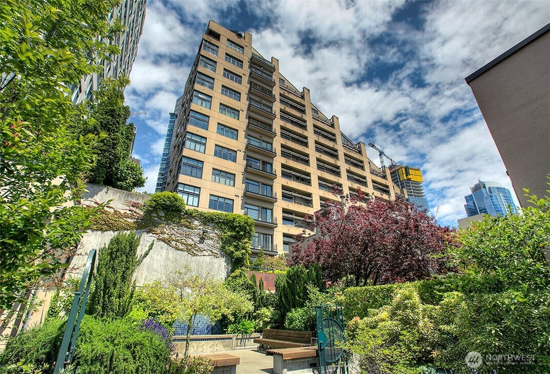 2021 1st Avenue Unit: G4